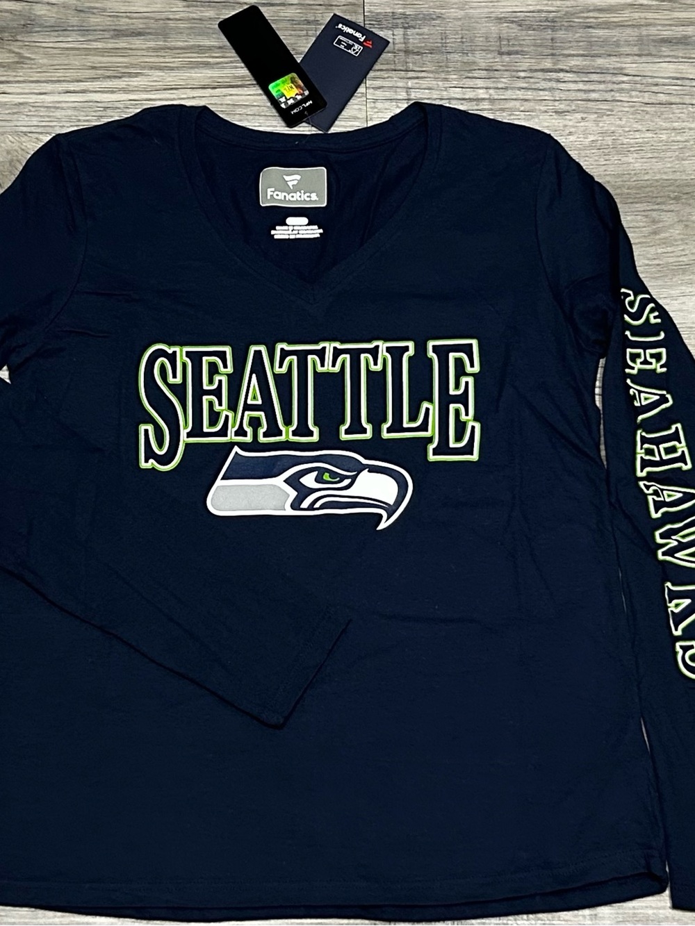 NWT Fanatics Seattle Seahawks Women's Long Sleeve V-Neck Shirt Size Medium Navy